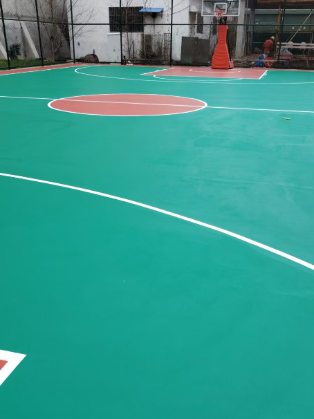 西青 球场长期使用易出现地面开裂